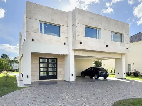 Casa 7 ambientes con 3 baños