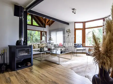 Casa 5 ambientes con 4 baños