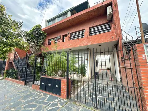 PH de 3 ambientes con patio y cochera