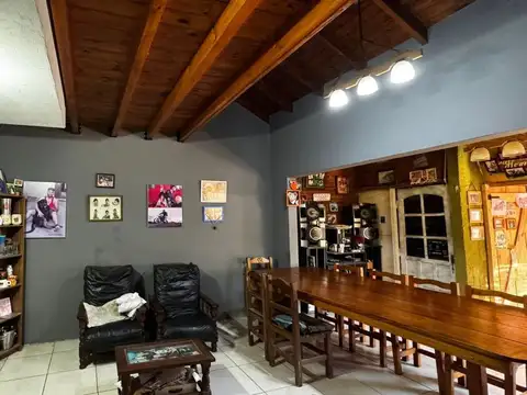 Casa en Venta con 2 cocheras