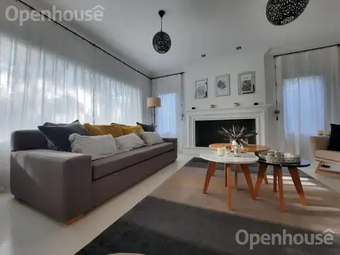 Venta  casa en La Martinica, Pilar-Suite en pb.-Master suite y 2 dorm. en pa.-Lote Central.