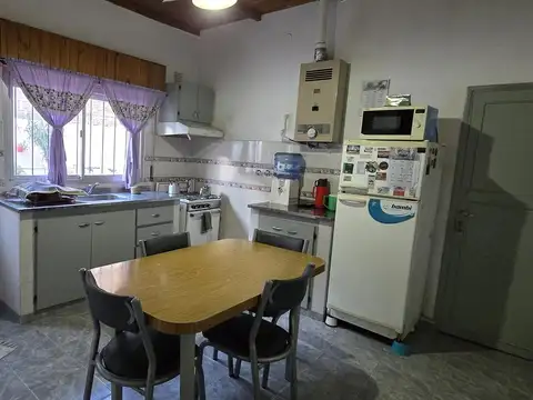 Corrientes  al 2800 Casa de pasillo 2 dormitorios (ph)