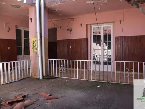 Casa 10 ambientes con 2 baños