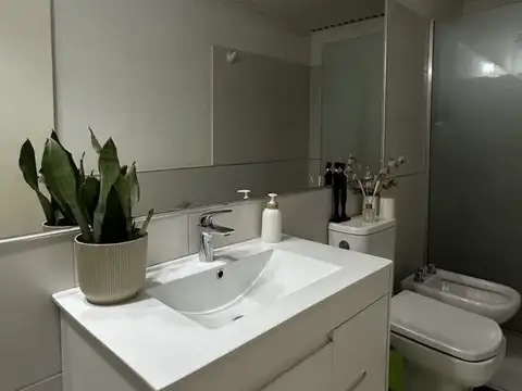 Casa 9 ambientes con 3 baños