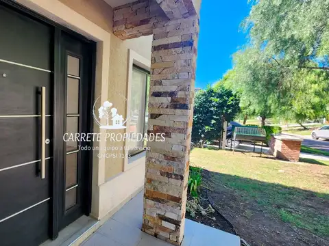 Casa en venta de 5 ambientes con playroom. Santa Elena.Pilar.