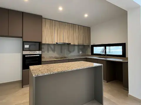 Century 21 López vende casa en barrio privado “Ciro de Vieytes” Maipú, Mendoza.