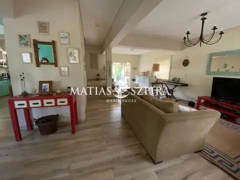 Casa 5 ambientes con 4 baños