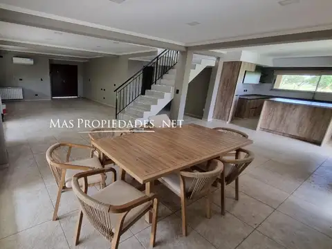 Casa 5 ambientes con 4 baños