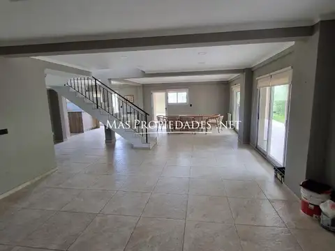 Casa en Venta con 4 cocheras