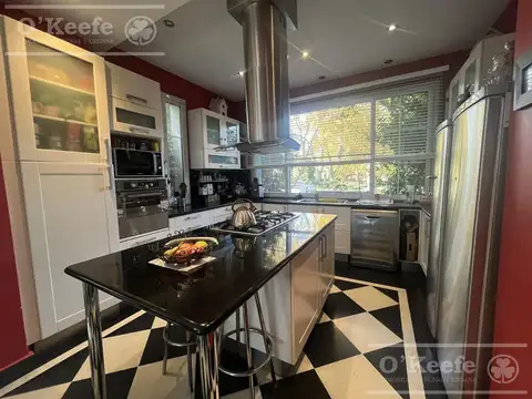 Casa en Venta con 4 cocheras