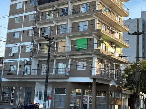 Departamento con balcón.