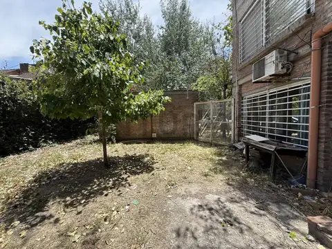 133 E/ 33 Y 34 , Piso 0