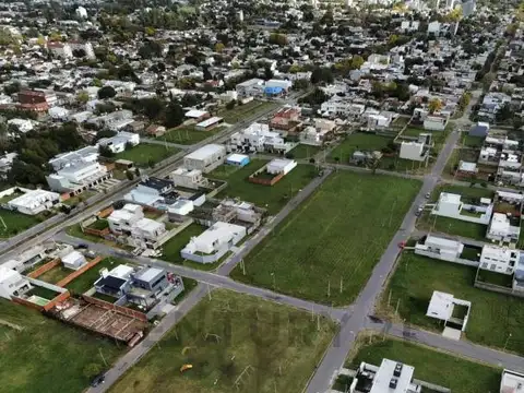 24 entre 76 y 77 , Piso 0