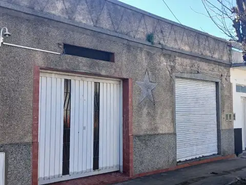 Venta de Casa 3 Ambientes con Local Comercial