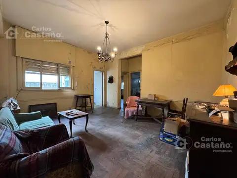 Depto. 3 Amb., 1º Piso por Escalera, Para Refaccionar a 1/C de Av. Monroe.