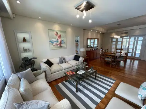 Casa 5 ambientes con 7 baños