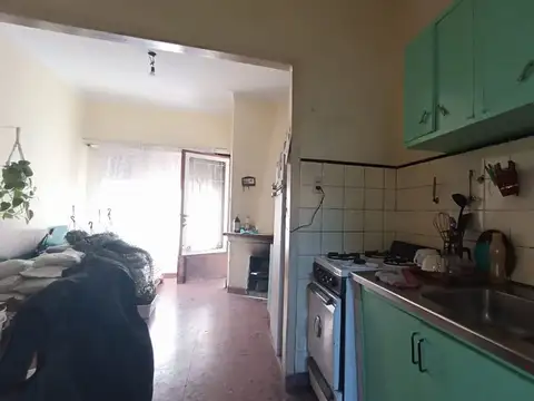 CASA 3 AMBIENTES - VENTA EN OLIVOS CON GRAN JARDIN