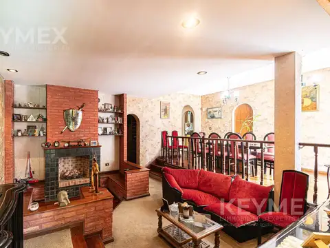 Casa en Venta con 3 cocheras