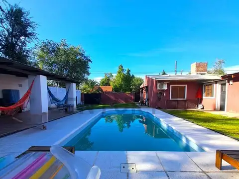 Casa en Venta con 2 cocheras