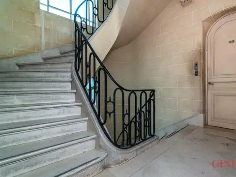 Oficina en Alquiler 80 años