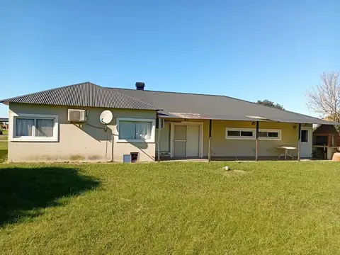 Casa 7 ambientes con 1 baño