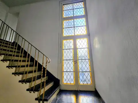 EXCELENTE LOCAL COMERCIAL. INMEJORABLE ZONA