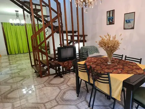 Depto Tipo Casa 4 ambientes con 2 baños