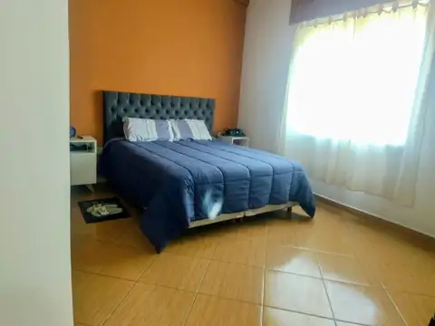 Casa 7 ambientes con 2 baños