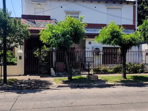 Venta casa multifamiliar Villa Luzuriaga