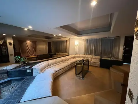 Casa 5 ambientes con 6 baños