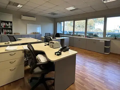 Oficina en Alquiler con 1 cochera