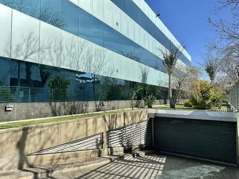 Oficina en Alquiler con 65 cocheras