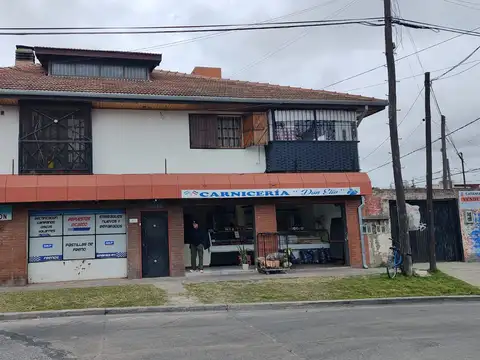 Ideal inversionista, SOLAMENTE LA PLANTA BAJA SON  5 LOCALES MAS UN ESPACIO LIBRE TIPO LOTE