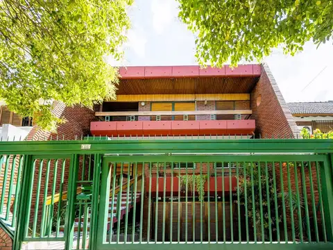 CASA VENTA 5AMB VERSALLES -PATIO-COCHERAS-QUINCHO