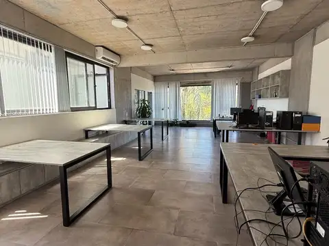 Oficina en Venta con 8 cocheras