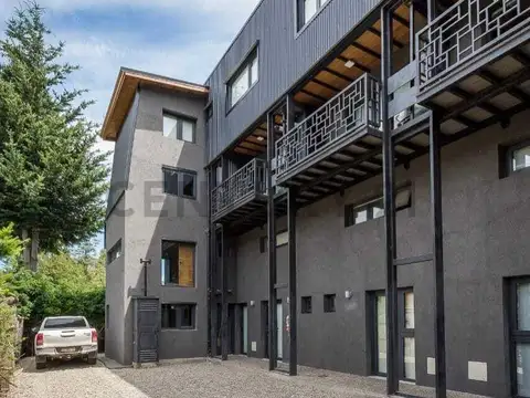 Los Maquis 200, Piso 0