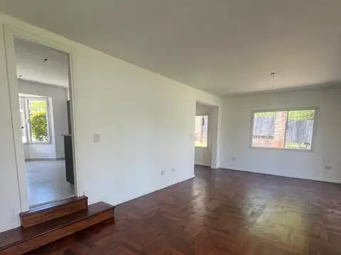 Casa 6 ambientes con 2 baños