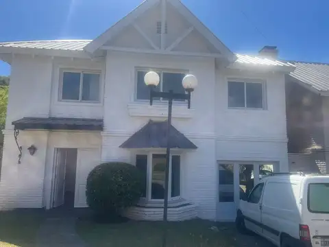 Venta de Casa en Housing "Las Lomitas" en Argüello 3 dormitorios. Muy luminosa