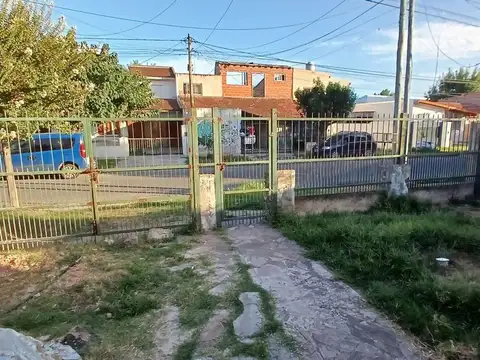 VENTA DE CASA A "RECICLAR" BENAVIDEZ