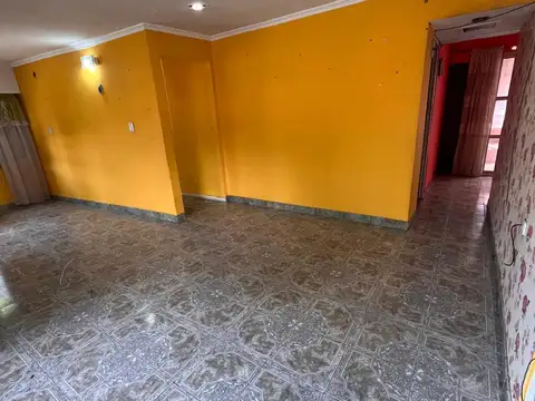 CASA EN ALQUILER. DOS DORMITORIOS. LAVADERO Y PATIO. LOS PATOS AL 3800. R DE ESCALADA.