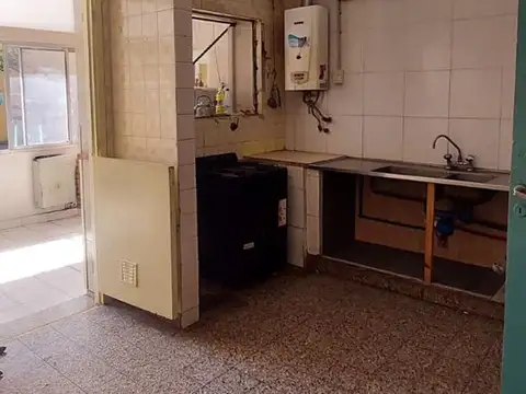 Casa 6 ambientes con 2 baños