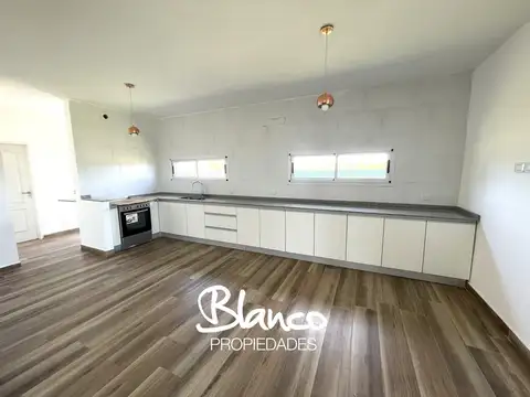 Casa 5 ambientes con 3 baños