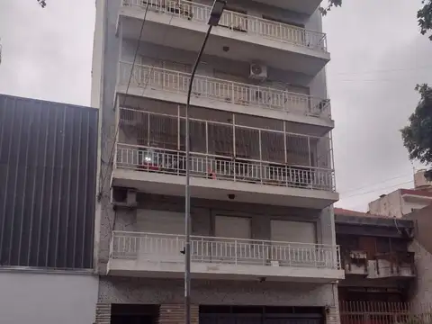 MUY LINDO DEPARTAMENTO 2 AMBIENTES CON  PATIO