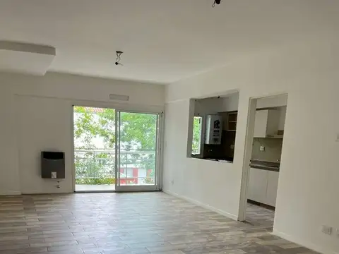 DEPARTAMENTO 4 AMBIENTES EN EXCELENTE ESQUINA DE VERSALLES