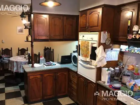 Casa 4 ambientes con 2 baños