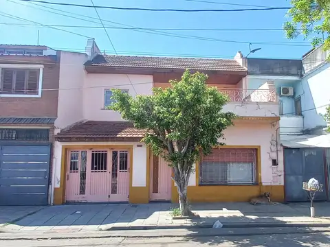 CASA PARA 2 FAMILIAS EN 2 PLANTAS C/GARAGE, 3 DORM