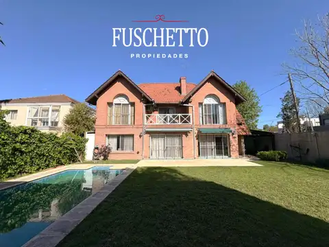 Zona Hindú Club (Gral.Alvear 810 y Av. del Golf) Casa 4 dorm. Jardín. Cochera. Pileta. Parrilla. Lote 522 m2