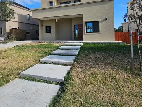 Casa a estrenar en Santo Tomas