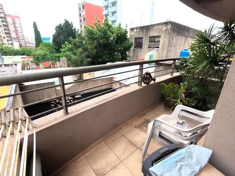 alquiler 2 amb en Villa Pueyrredon a una cuadra de Nazca. Dormitorio con placard, balcón vista abierta, expensas acorde