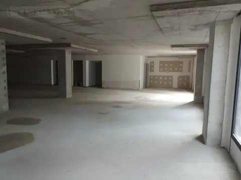 Oficina en Venta con 5 cocheras